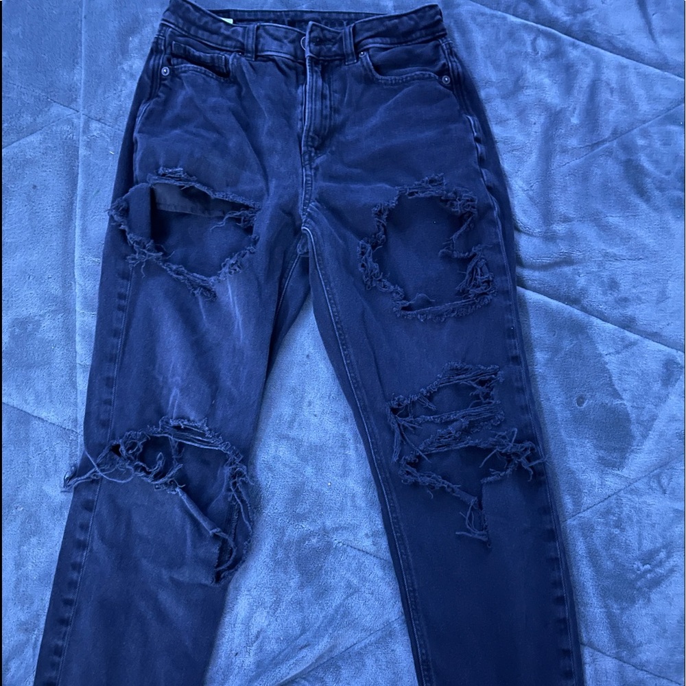 Destroyed high rise mom jean